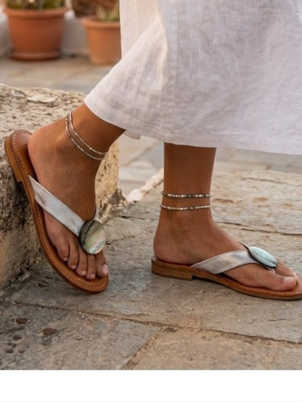 Diba White Leather Thong Sandals with Brown Footbed and Shell Accent Sz 8